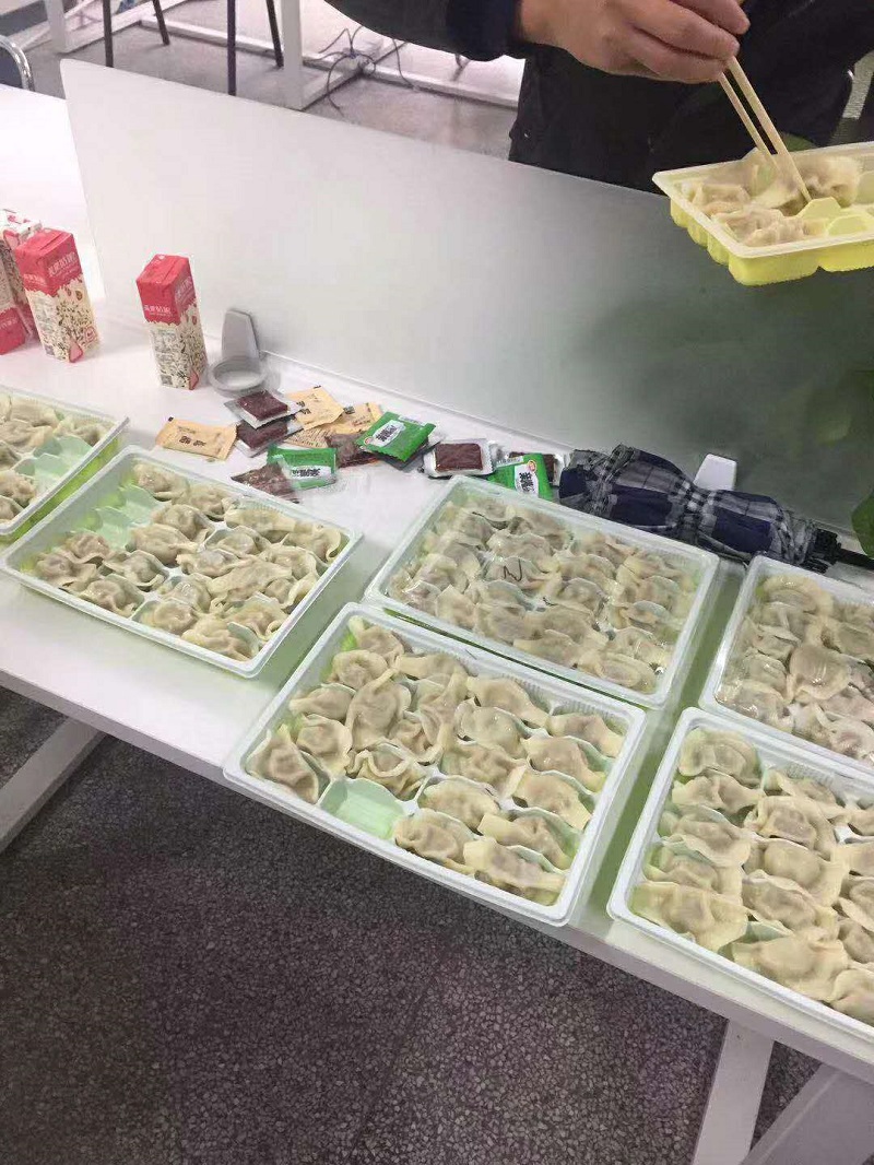 今日冬至，啟邁給全體員工送溫暖
